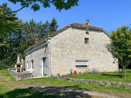 spacieuse maison de campagne en pierre (245 m2)  sept chambres  avec garage  hangar et jar