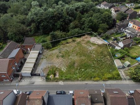 terrain à bâtir avec 5 carports