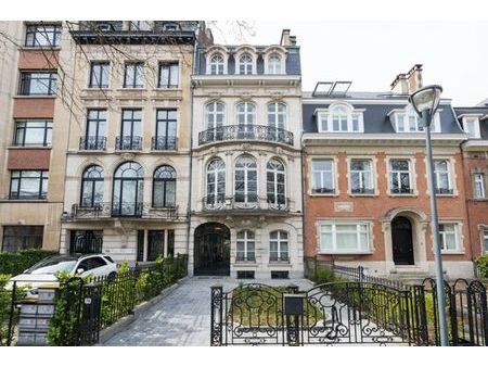 etterbeek magnifique hotel de maitre (4ch/2sdb) de +/- 630m²