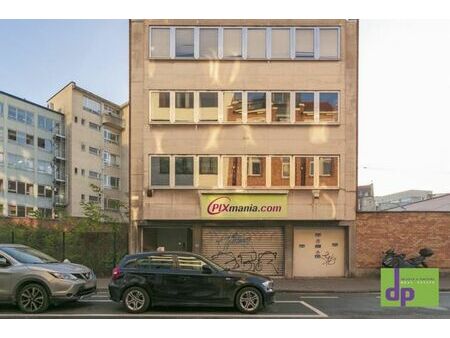 immeuble 1.750 m² commerce + entrepôt + bureaux + 9 parkings