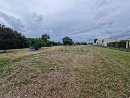 a vendre terrain constructible 3165 m² à saint coutant le grand | capifrance