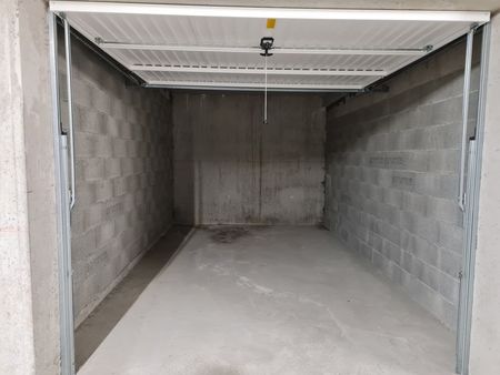 garage 15 m² à louer à douvaine