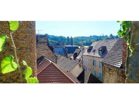 jolie maison à rénover au coeur de la cité médiévale de sarlat