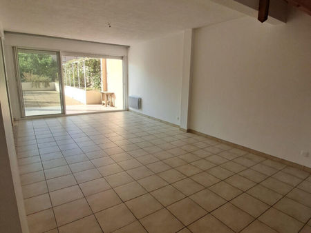 appartement 95 m2 t4 avec ext de 127 m2 a louer a manosque avec garage et cave