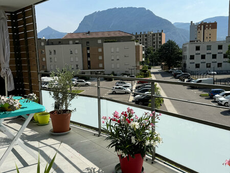 grand appartement avec terrasse à sassenage