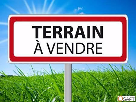 terrain constructible borné de 4320m2