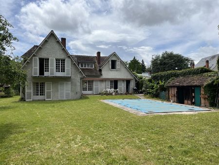 maison de charme de 220 m² avec piscine au sud d'orléans