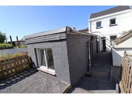 maison 1 chambre avec annexe indépendante . parfait état.