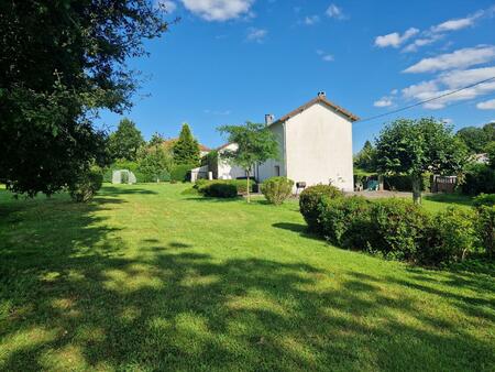 maison en pierres avec grange