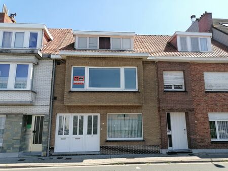 ruime woning te koop nabij het strand en duinen van de panne. (2 appartrementen met terras