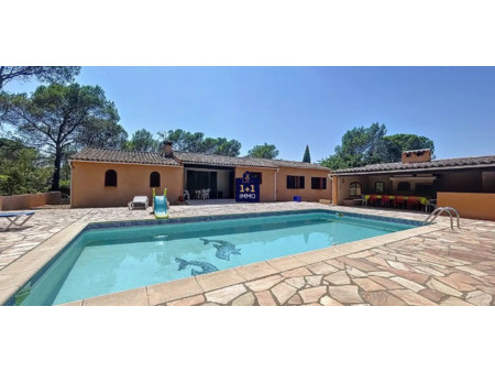 villa avec piscine et jardin roquebrune-sur-argens (83)