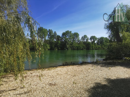 77 - terrain de loisirs en bord de seine