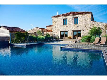 belle maison avec vue imprenable et piscine à débordement