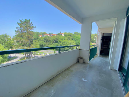 a vendre saint jean de luz t2 avec balcon  cave et ascenseur