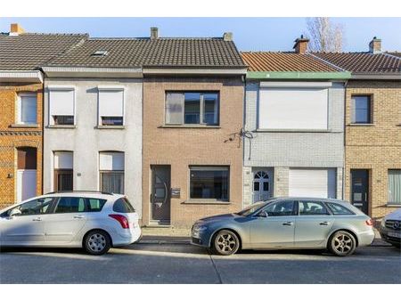 verzorgde woning met 2 slaapkamers en koer