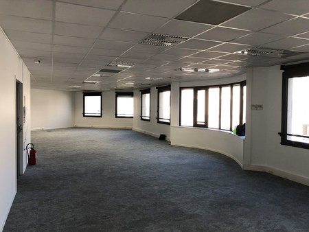 local professionnel - 182m²