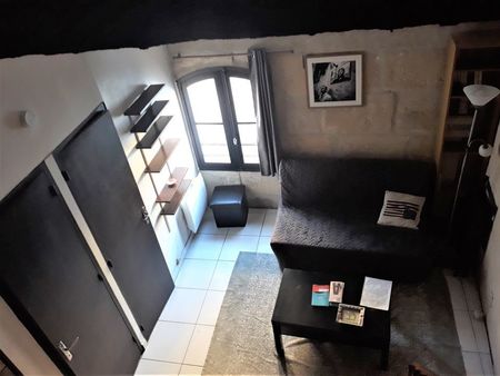 studio bis meuble au 2ième étage avec mezzanine rue barbès