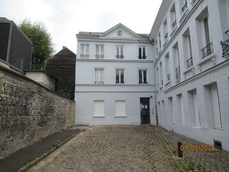 a louer à rouen (place saint hilaire) dans immeuble securise studio de 32 m² au rez-de-cha