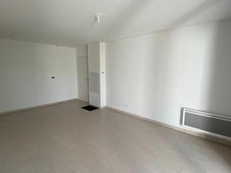 appartement 3 pièces 60 555 m²