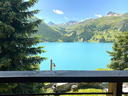 chalet atypique avec une vue fantastique sur le lac chevril à la frontière de tignes et va