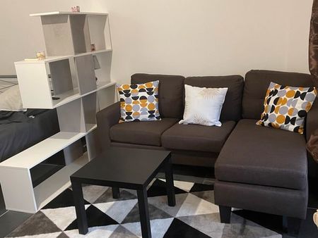 studio rénové à louer - 25 m² - meublé tout compris