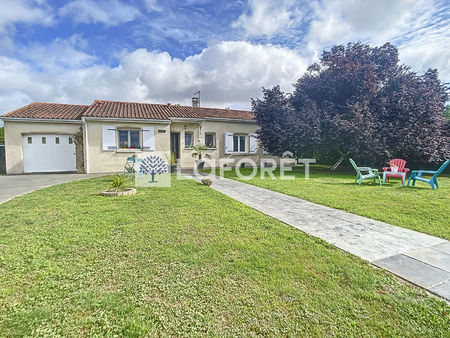 à vendre : pavillon de plain-pied avec piscine à parthenay