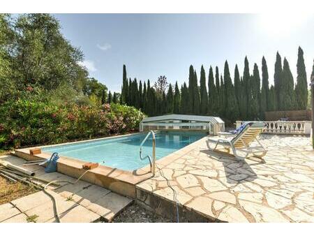 maison plain pied avec piscine au calme absolu