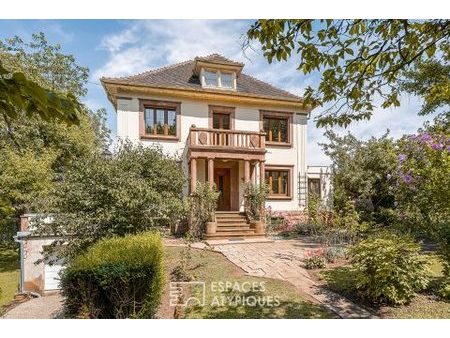 maison de maître dans un écrin de verdure