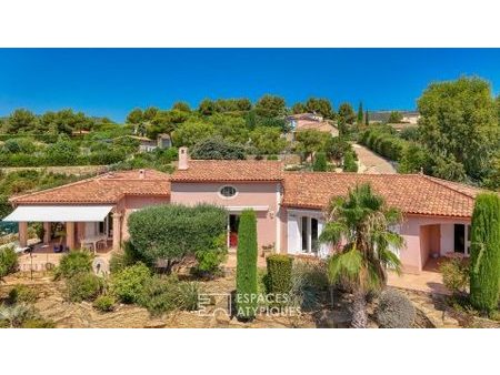 villa provençale de plain-pied avec vue mer et piscine