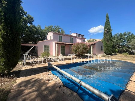 forcalquier  grande maison avec jardin et piscine