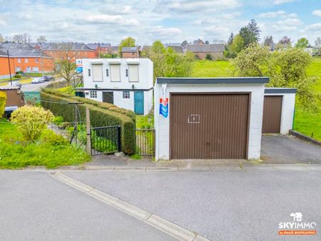 unique : garage  pigeonnier sur terrain de 128m² - saive