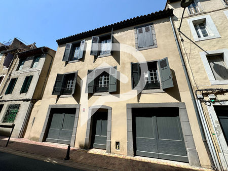 magnifique maison de ville avec jardin et deux garages