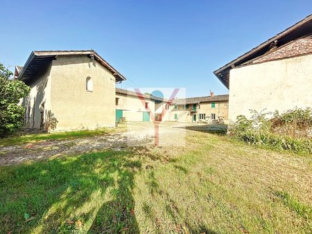 corps de ferme 250 m² a renover sur 2 8 ha