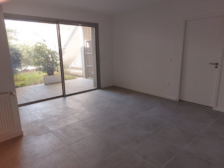 a louer appartement 5 pieces 115 m2 rez-de-jardin la rochell