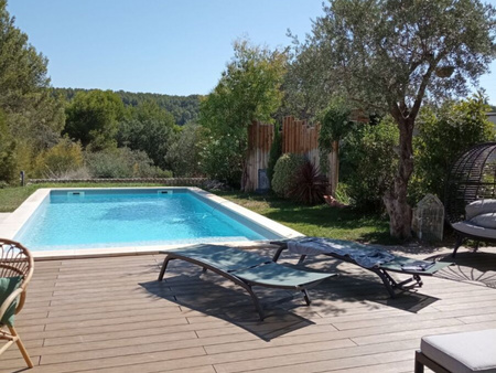 chateaurenard - maison de plain-pied avec dependance  piscine et terrain de 2600 m2