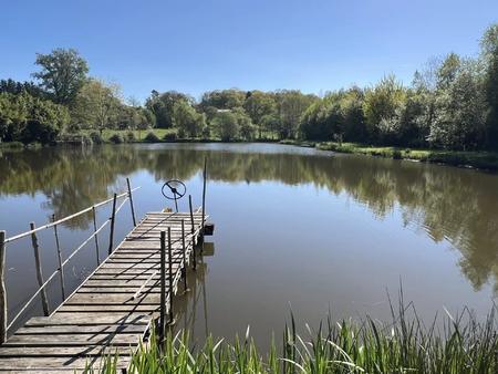 etang de pêche dans un cadre magnifique