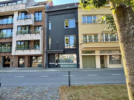 te huur commercieel gelegen kantoorruimte (300m²) te oude...