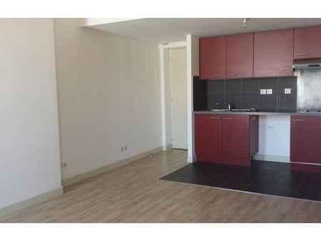 location appartement 2 pièces 56 m² marseille 2 (13002)