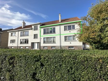 appartement lumineux avec deux chambres et garage à steenka…