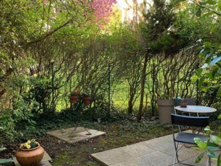 appartement 3 pièces meublé avec jardinet privé