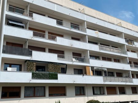 metz gare spacieux f2 en parfait état + balcon + cave