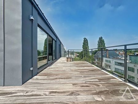 magnifique penthouse 2 chambres avec terrasse et parkings