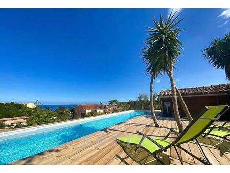 maison composée de 7 appartements avec piscine et vue panoramique mer