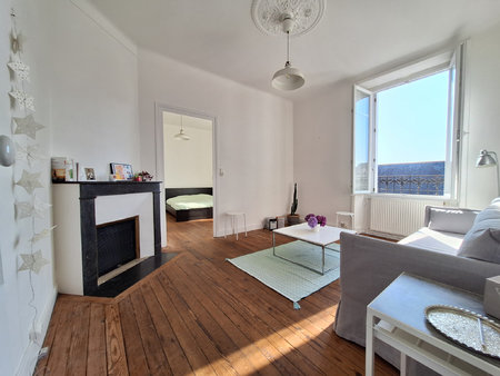 appartement t2 lumineux avec cave et grenier  quartier jardi