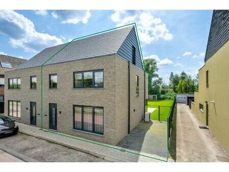 moderne en uiterst comfortabele woning met 4 slaapkamers.