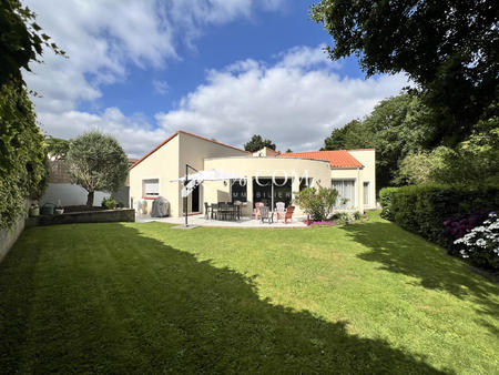 vente maison à la roche-sur-yon (85000) : à vendre / 141m² la roche-sur-yon