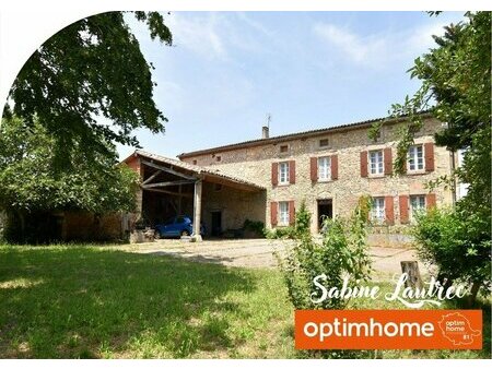 ancienne ferme avec pigeonnier