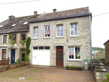 agréable maison 3 chambres avec jardin  garage et hangar