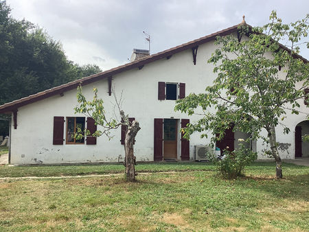 ancienne ferme bien rénovée à 40mn de la côte.