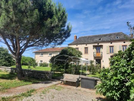 ancien corps de ferme 240m²   sur 6ha de terrain